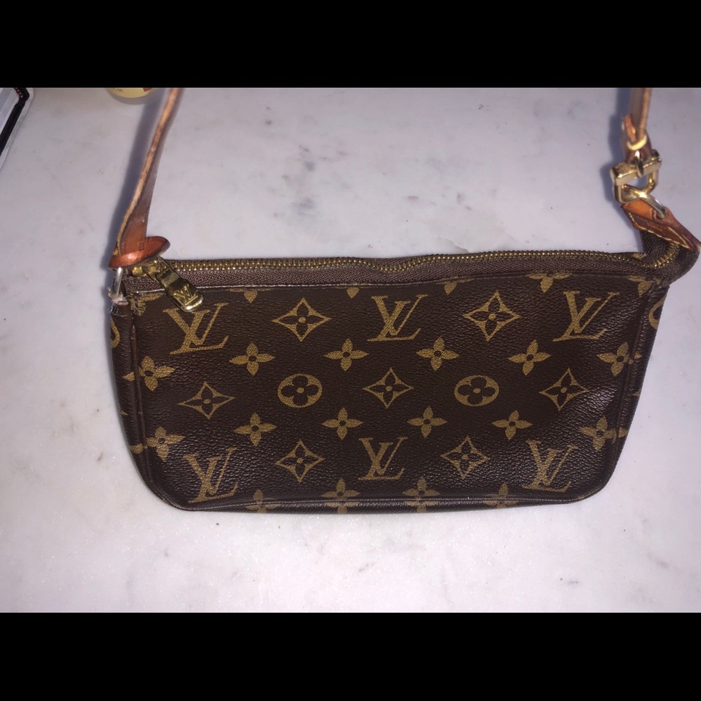 Louis Vuitton pouchette